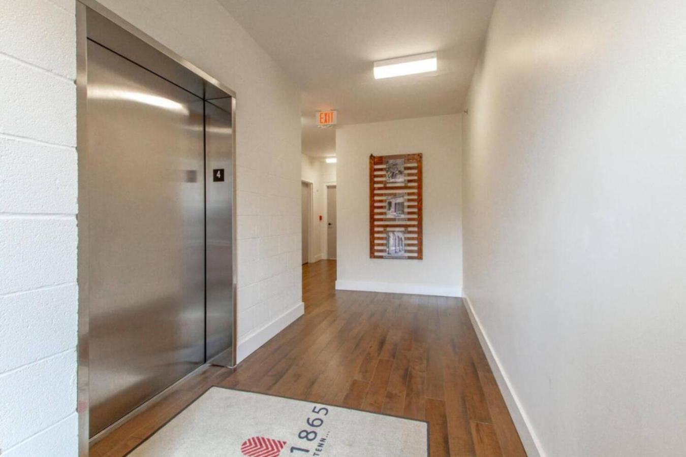 Amazing Amenities And Location - 1 Bedroom Apartment *