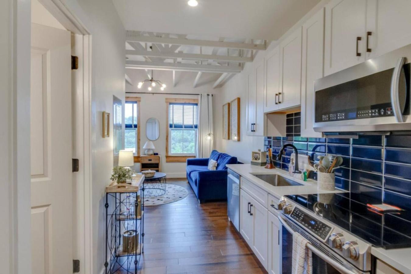 Amazing Amenities And Location - 1 Bedroom Nashville