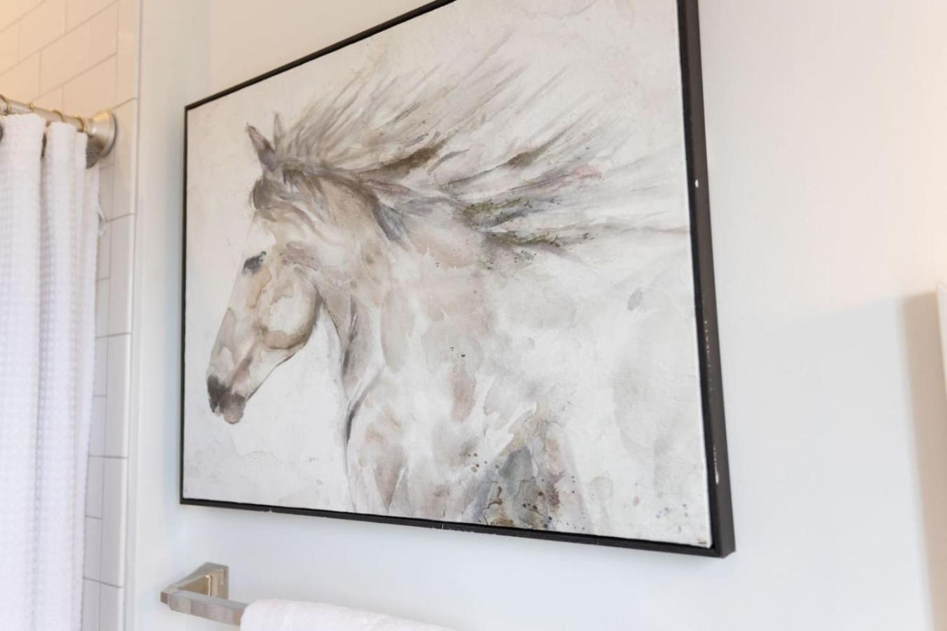 Downtown Luxury Large Townhome Lots Of Beds Holiday home *