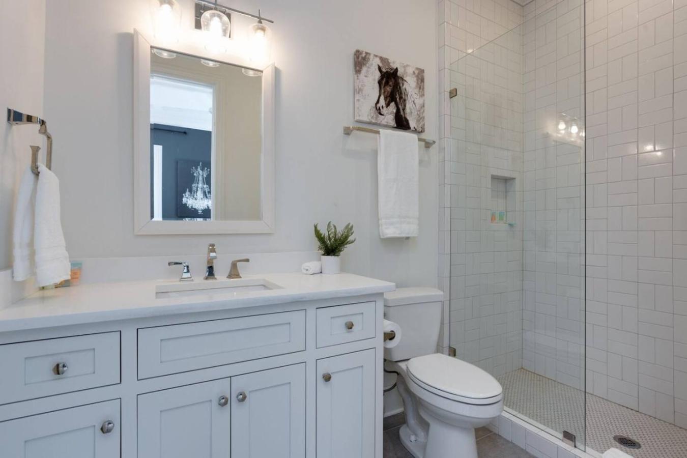 Downtown Luxury Large Townhome Lots Of Beds Holiday home