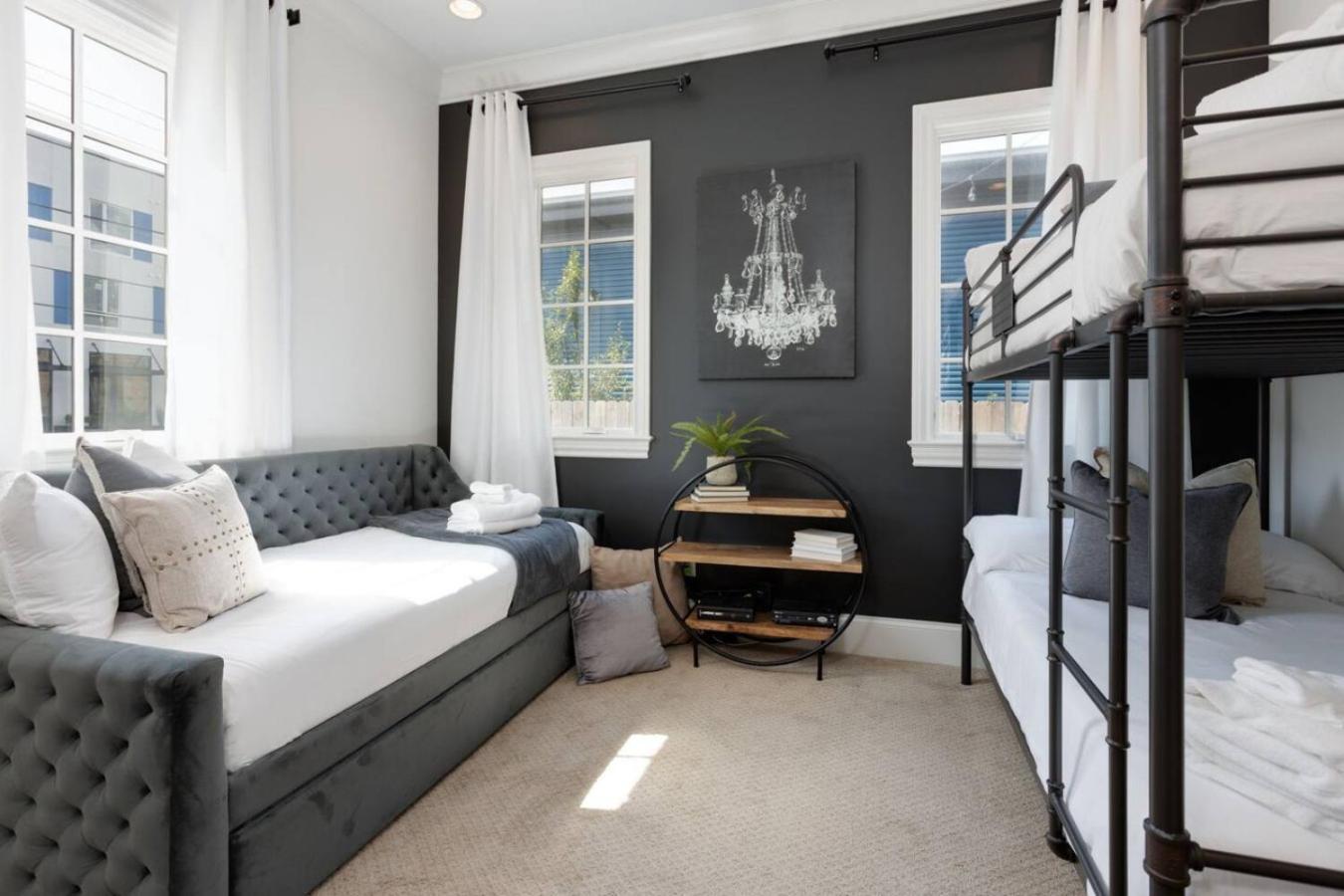 Downtown Luxury Large Townhome Lots Of Beds *