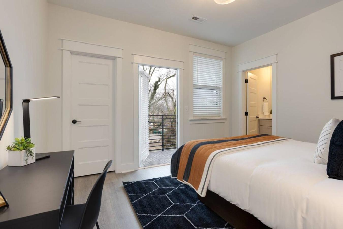 Holiday home East Beauty Minutes To Downtown