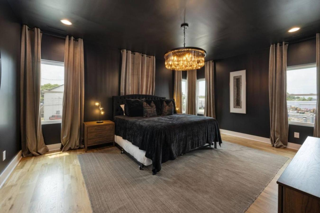 Nations Elegance Rooftop And Private Patio Holiday home *