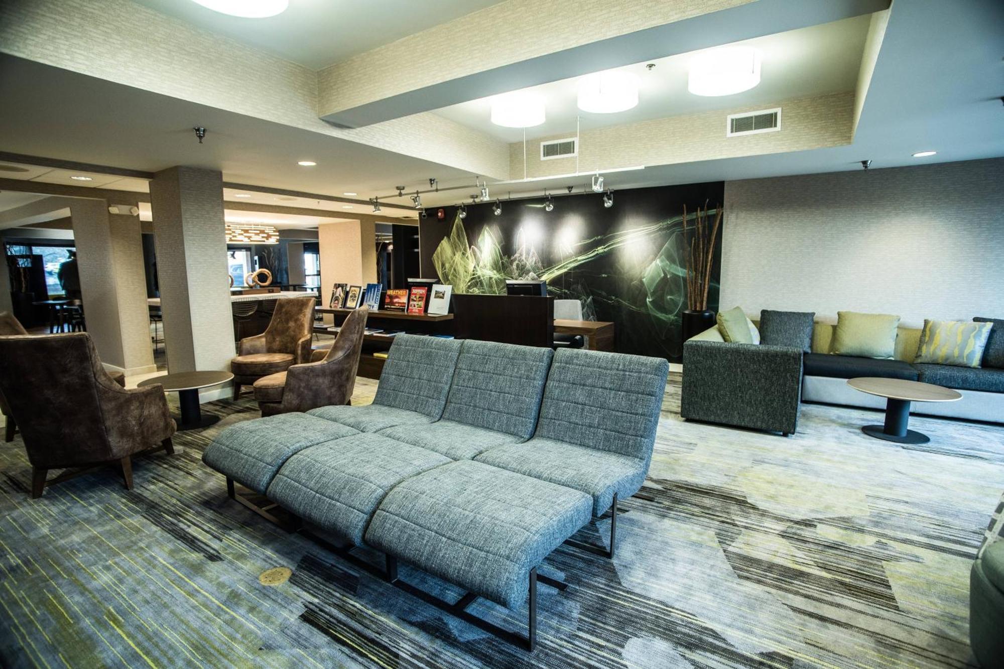 Hotel Courtyard By Marriott At Opryland
