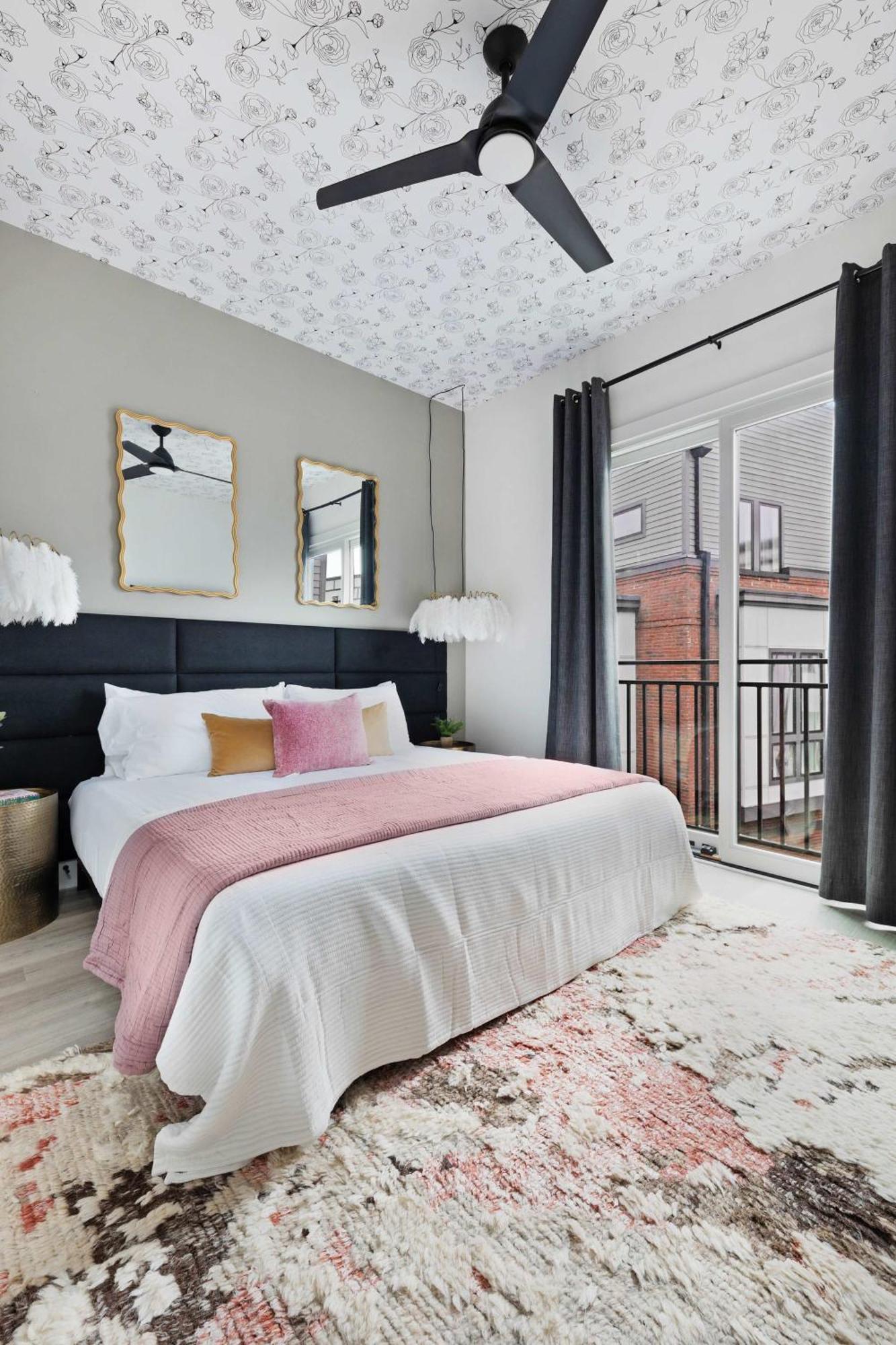 The Azalea - Walk To Dining & Nightlife, Rooftop! Holiday home