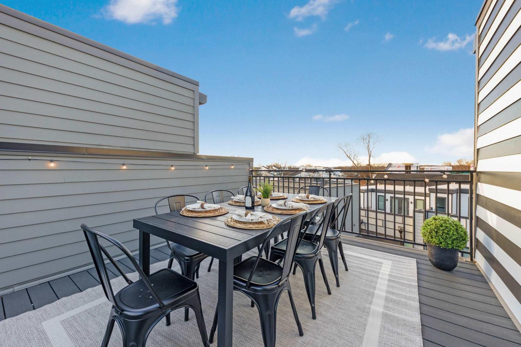 The Azalea - Walk To Dining & Nightlife, Rooftop! *
