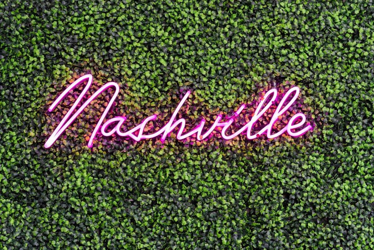 Unit 105 Stylish With Free Parking And Close To Downtown