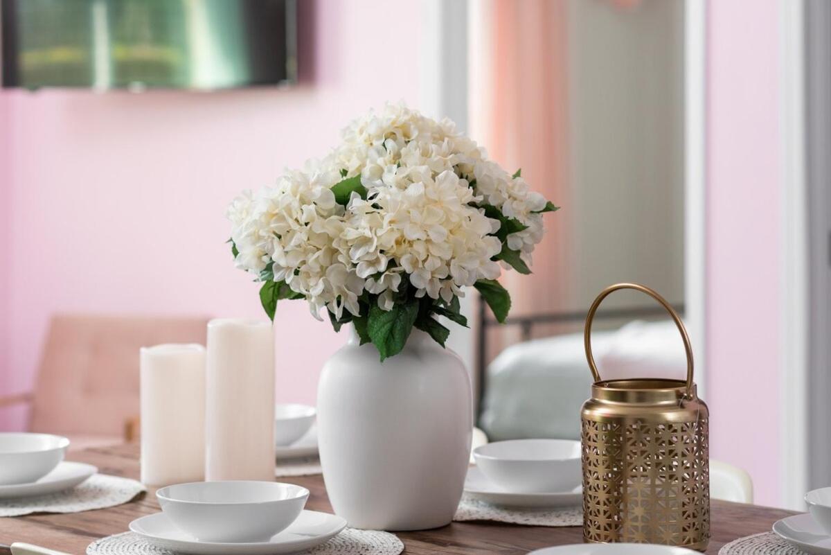 Unit 105 Stylish With Free Parking And Close To Downtown Apartment *