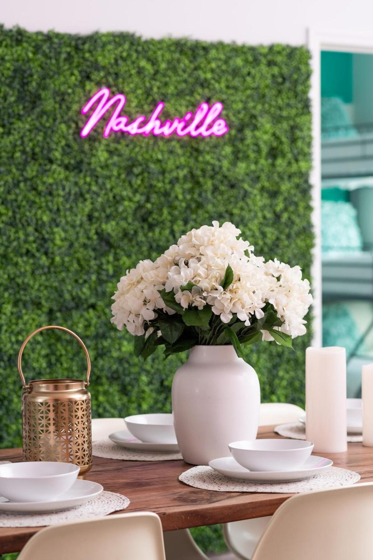 Unit 105 Stylish With Free Parking And Close To Downtown Nashville