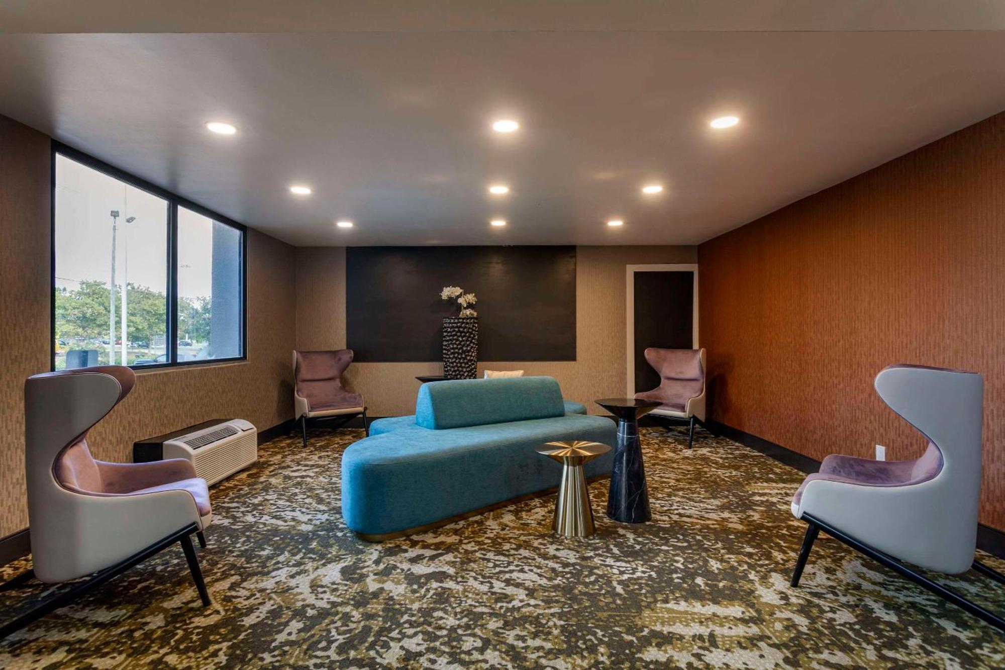 Hotel Comfort & Downtown - Stadium