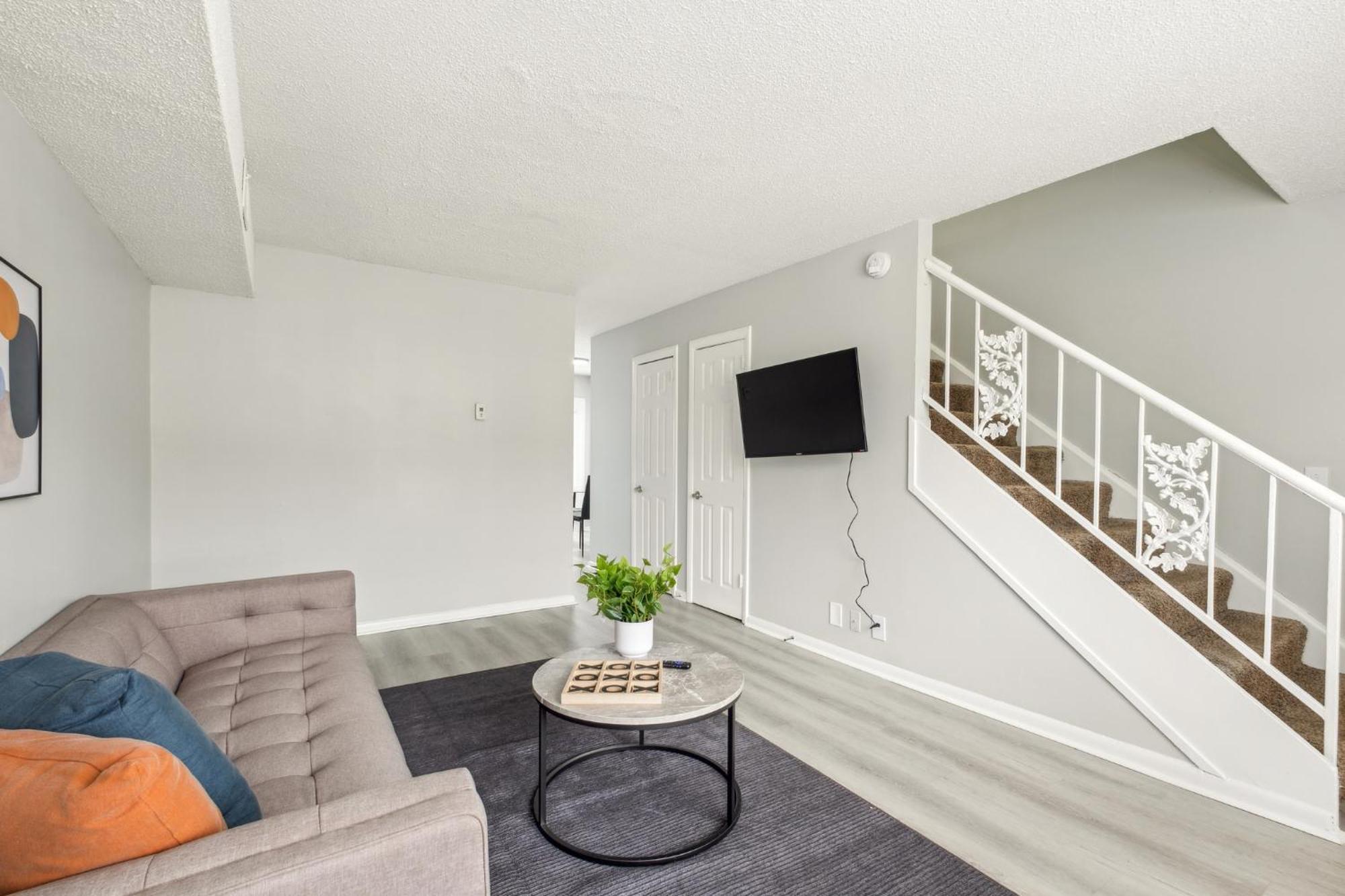 Brentwood U5 I Cozy & Comfy I 2bd I Free Parking Apartment *