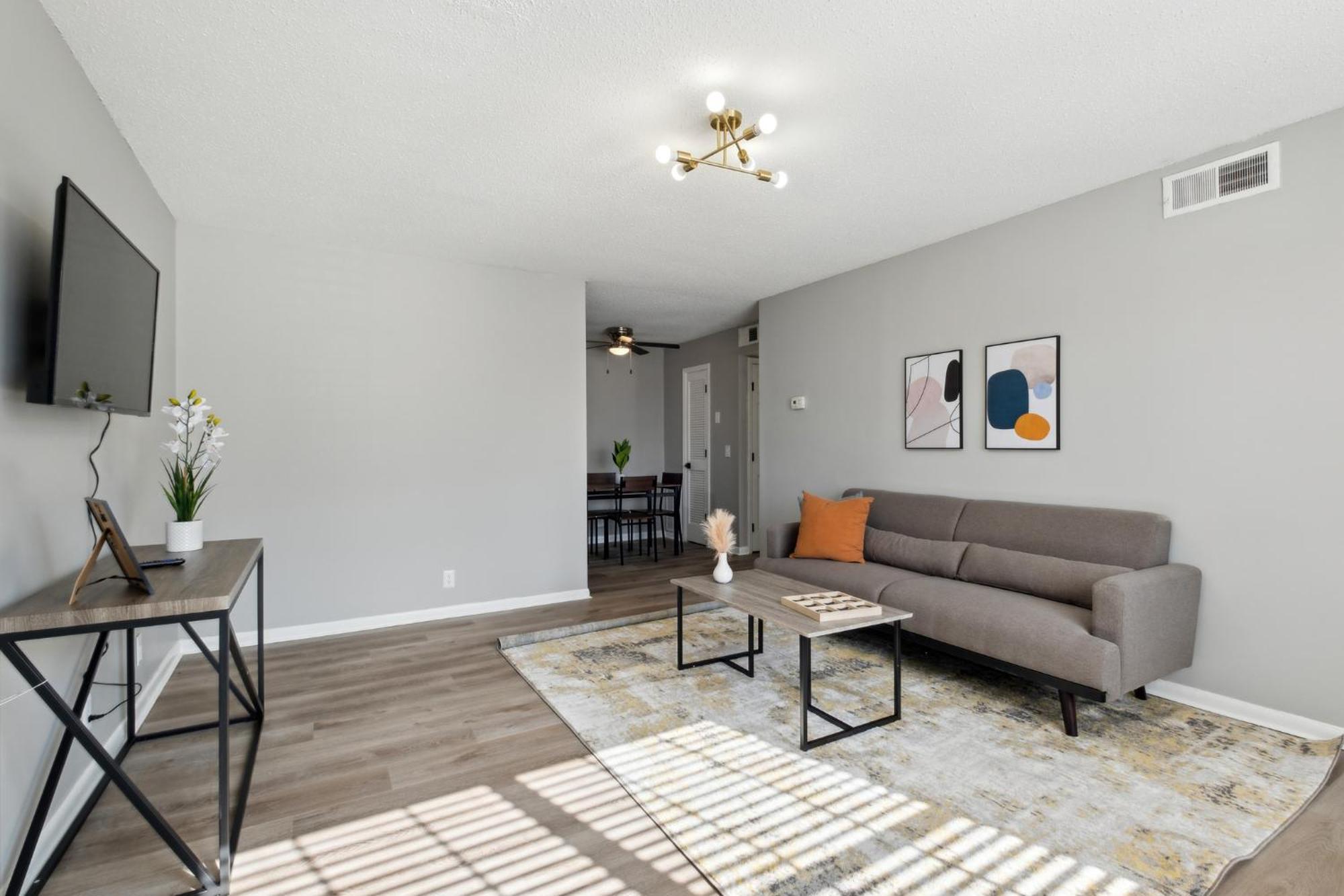 Brentwood C2 I Cozy & Comfy I 2bd I Free Parking *