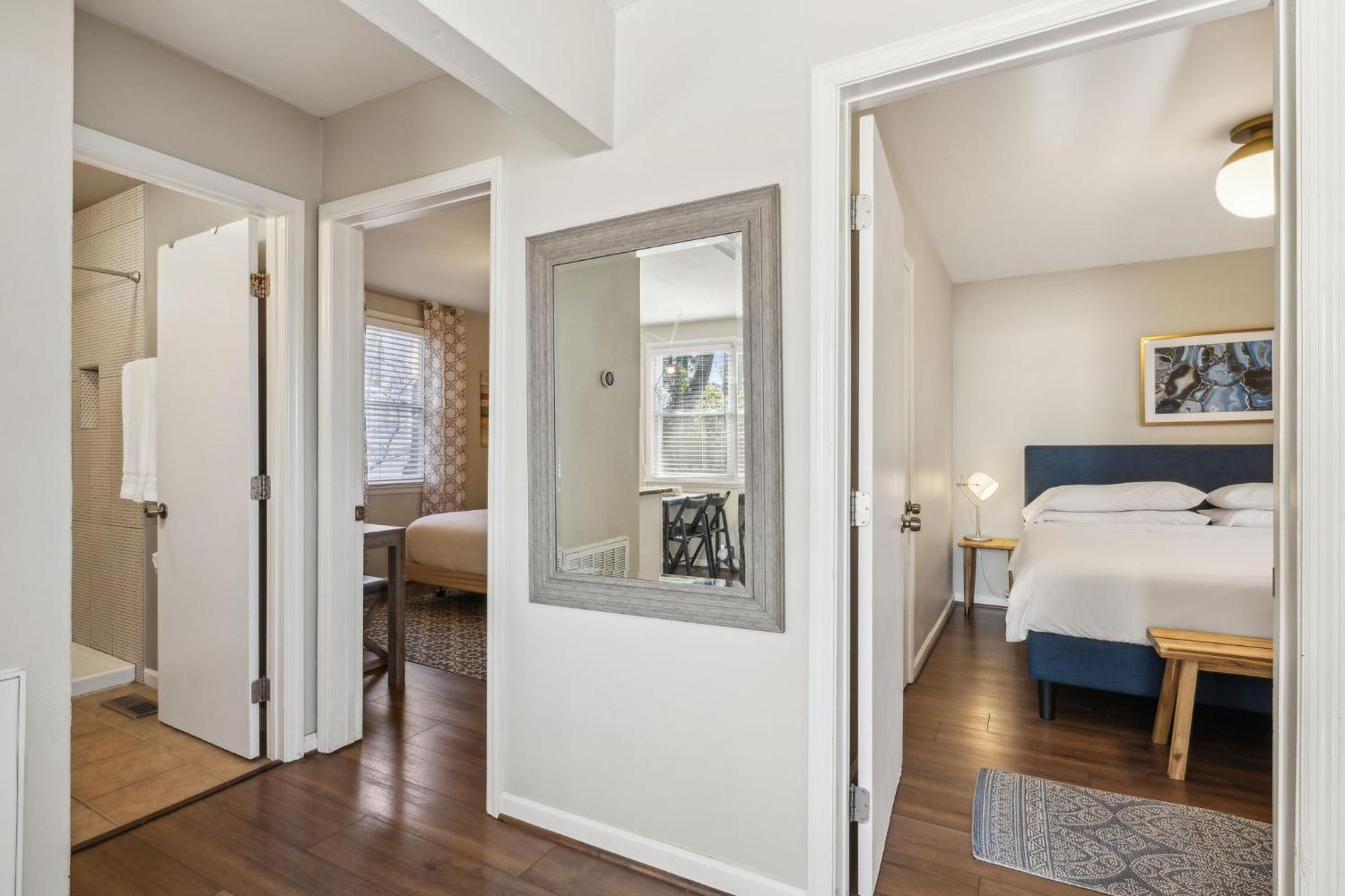 Family Friends And Free Parking Close To Downtown Holiday home *