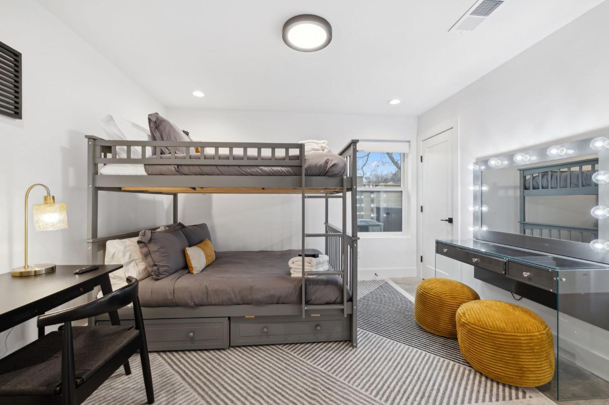 1st Flr Retreat Downtown & Spots