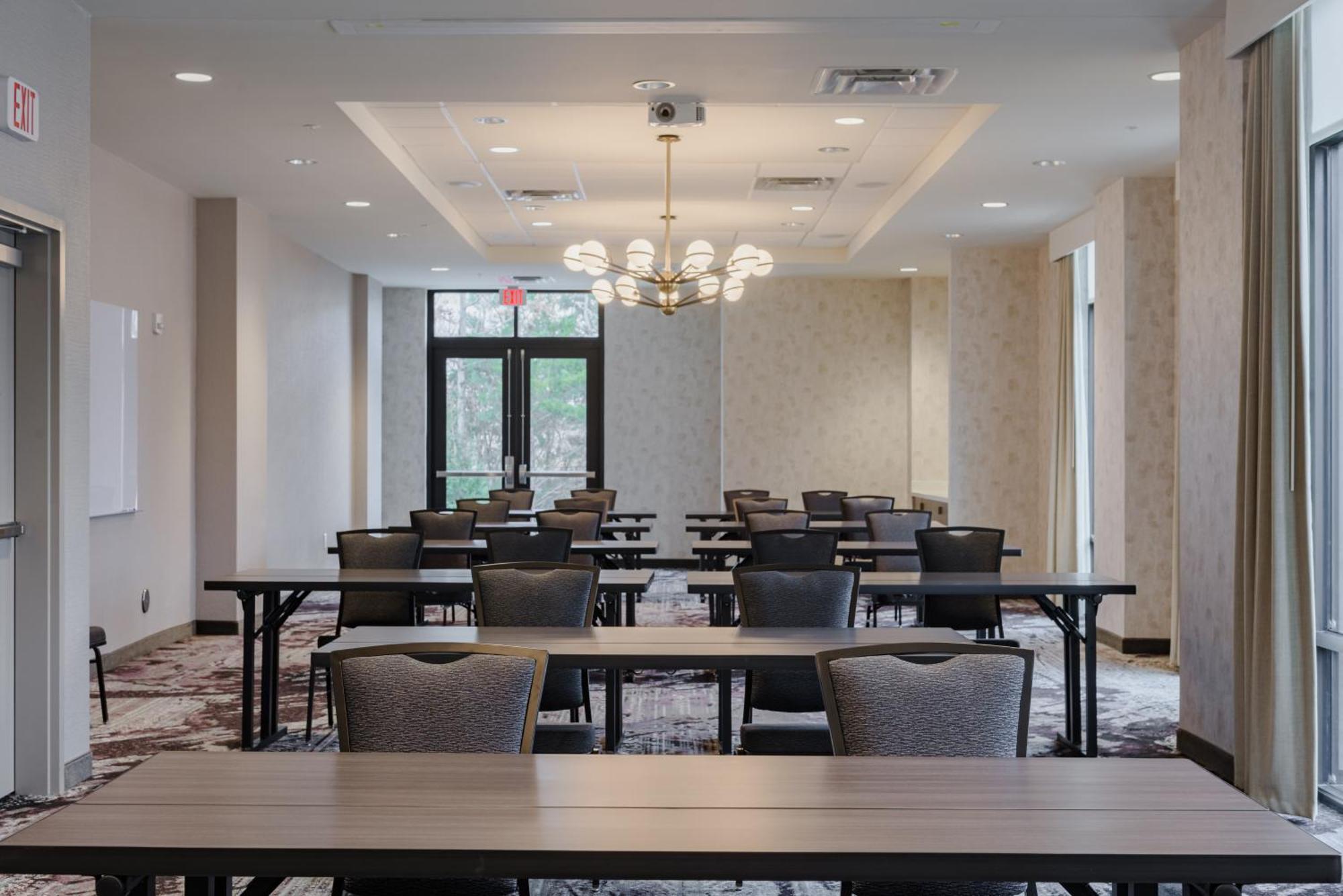 Hotel By Marriott Metro Center Nashville