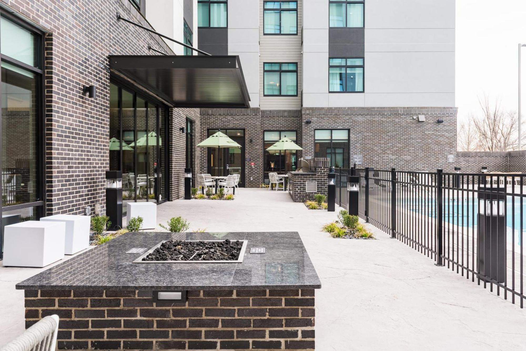 Hotel By Marriott Metro Center Nashville