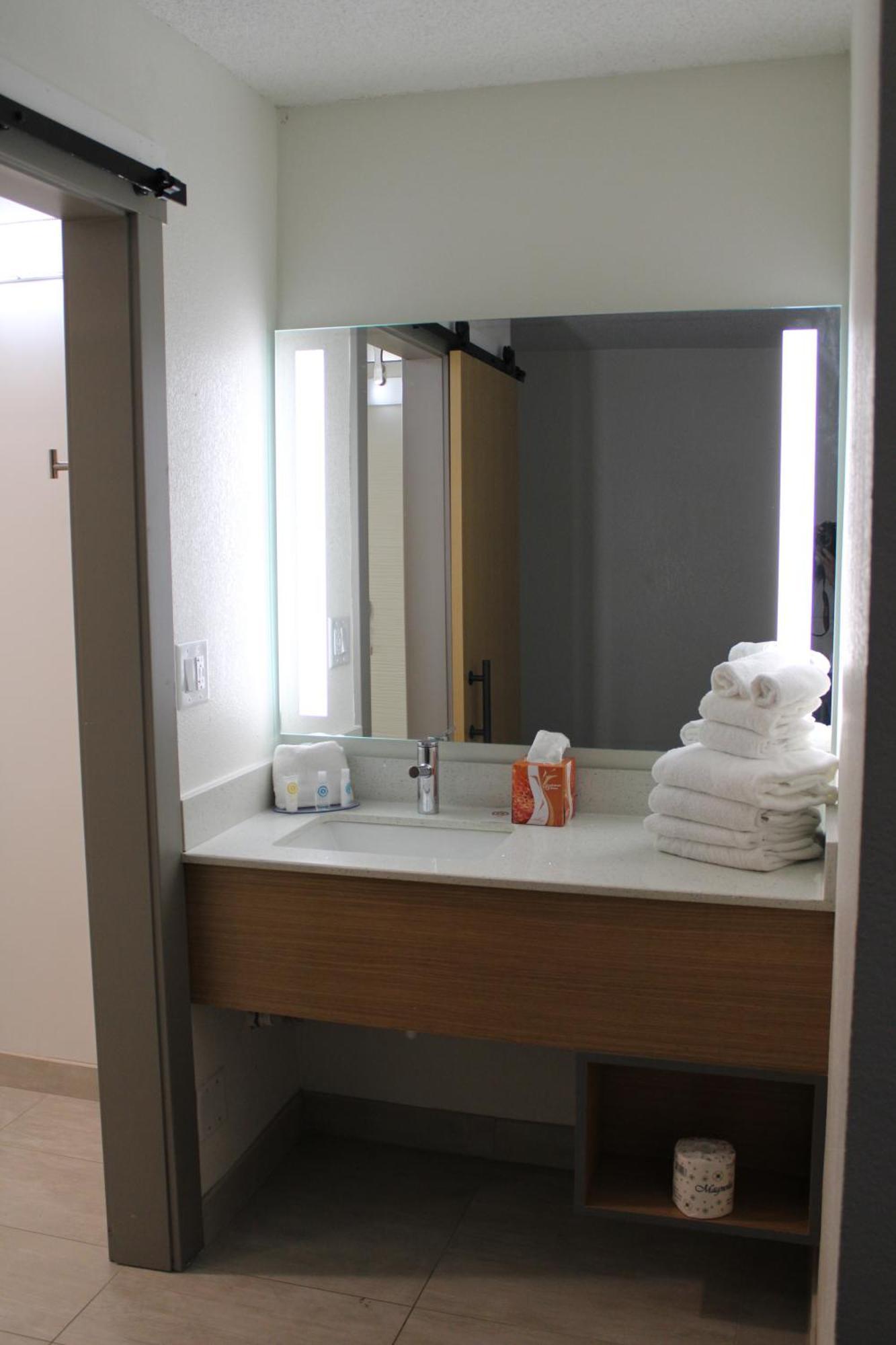 Comfort & Downtown - Stadium Nashville