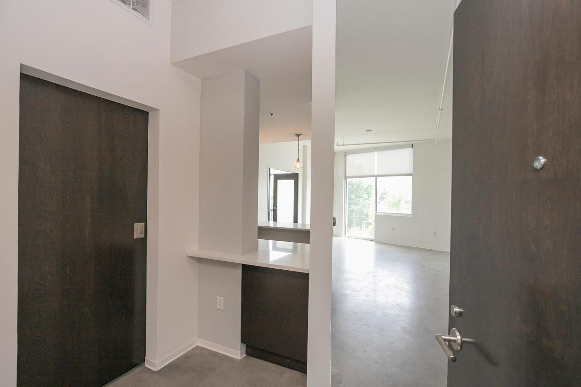 5m222- Unfurnished Amazing Layout