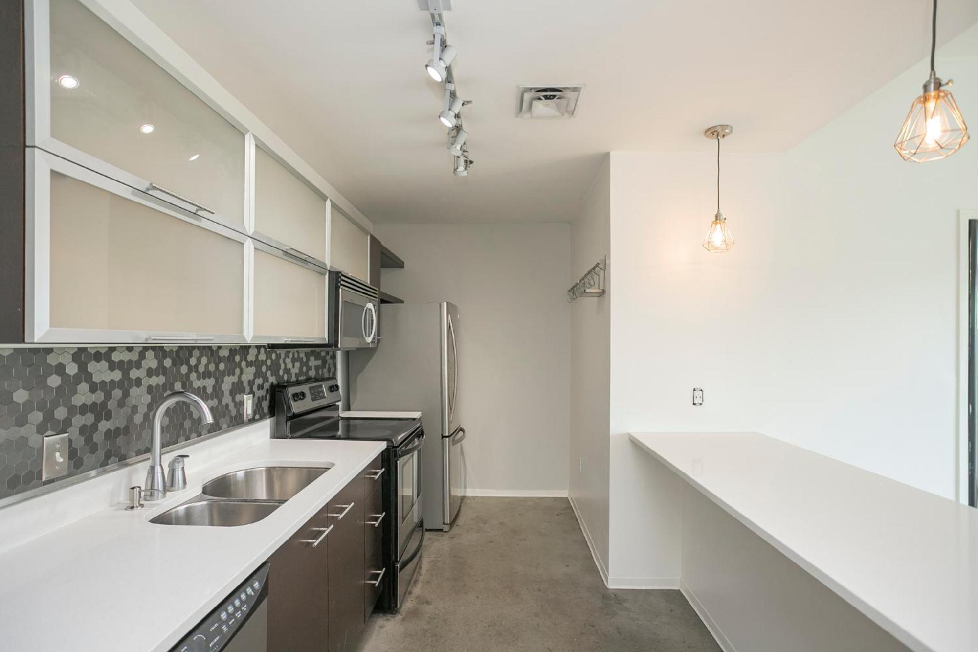 5m222- Unfurnished Amazing Layout Holiday home *