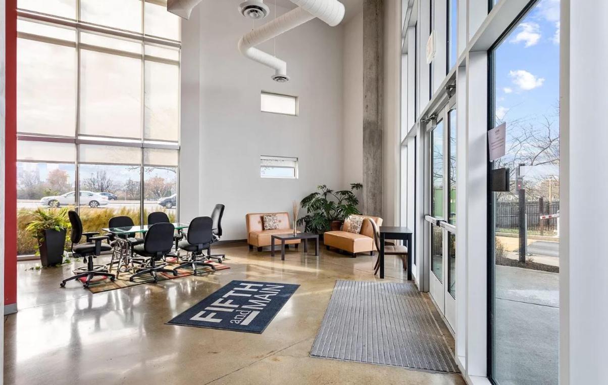 5m102 Two-story 2br 2ba Work Live *