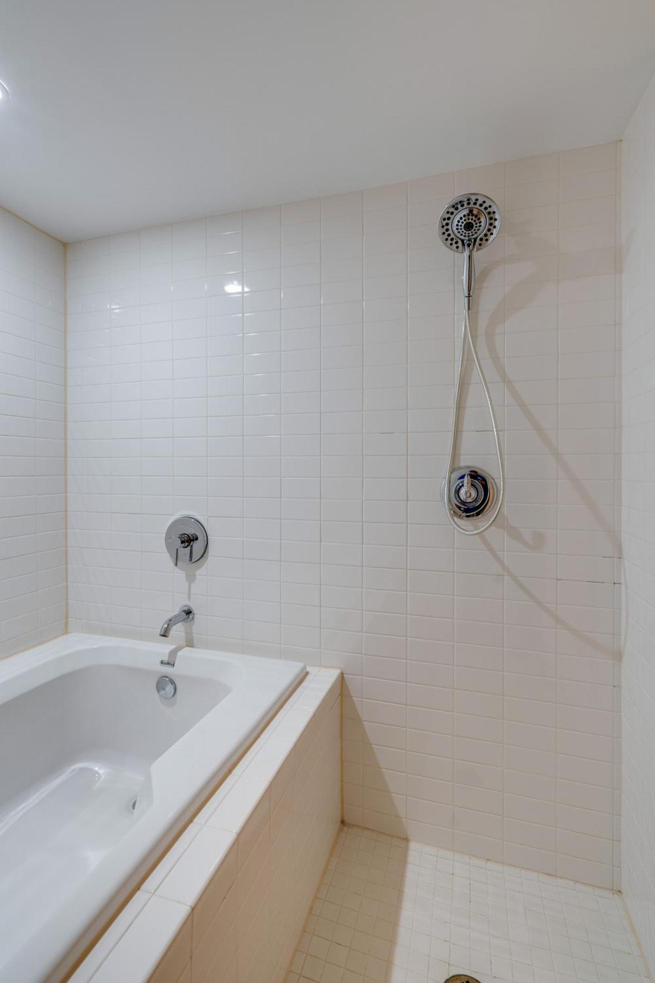 5m102 Two-story 2br 2ba Work Live