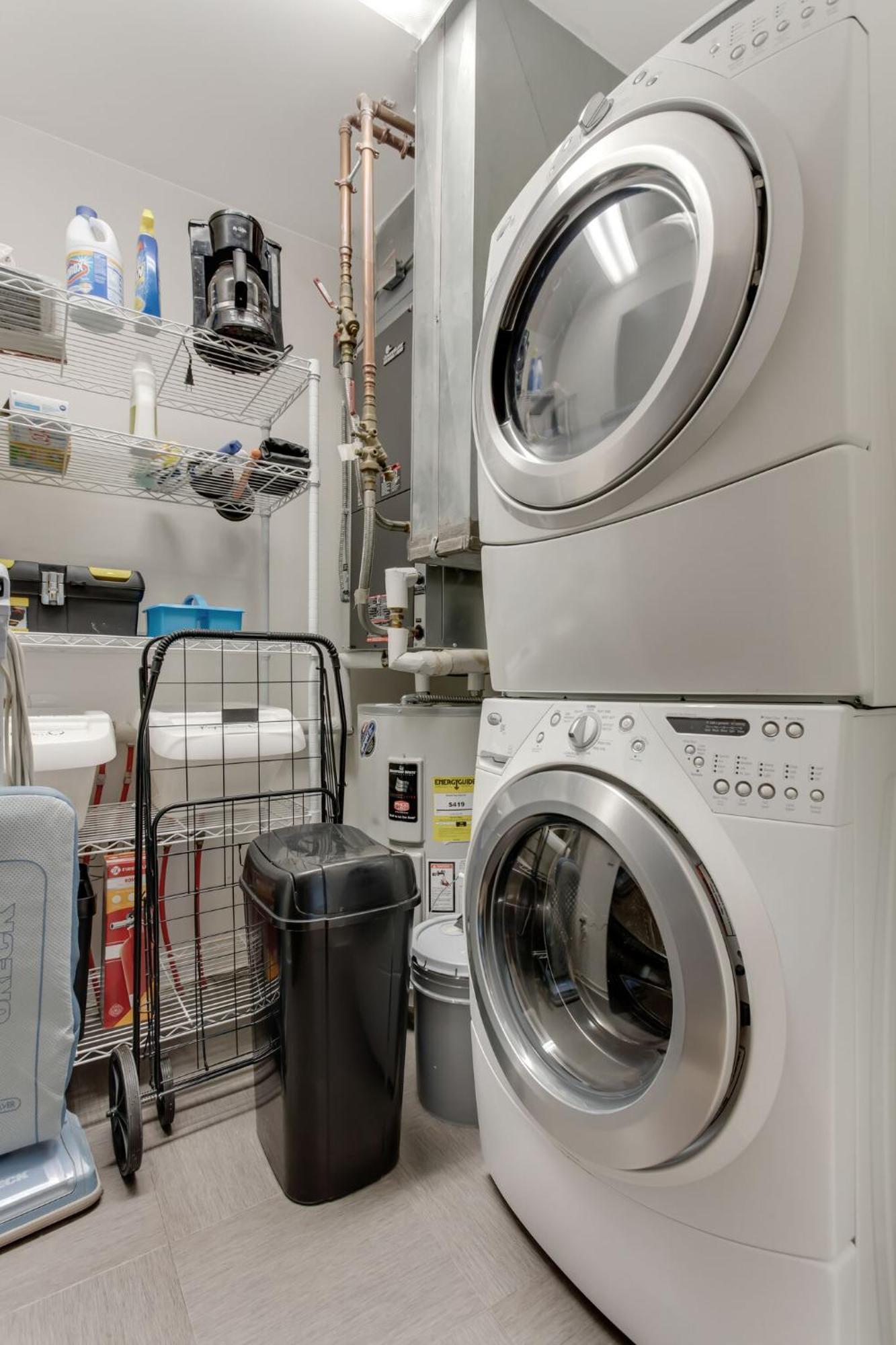 5m302 Skyline Views From Light Filled Holiday home