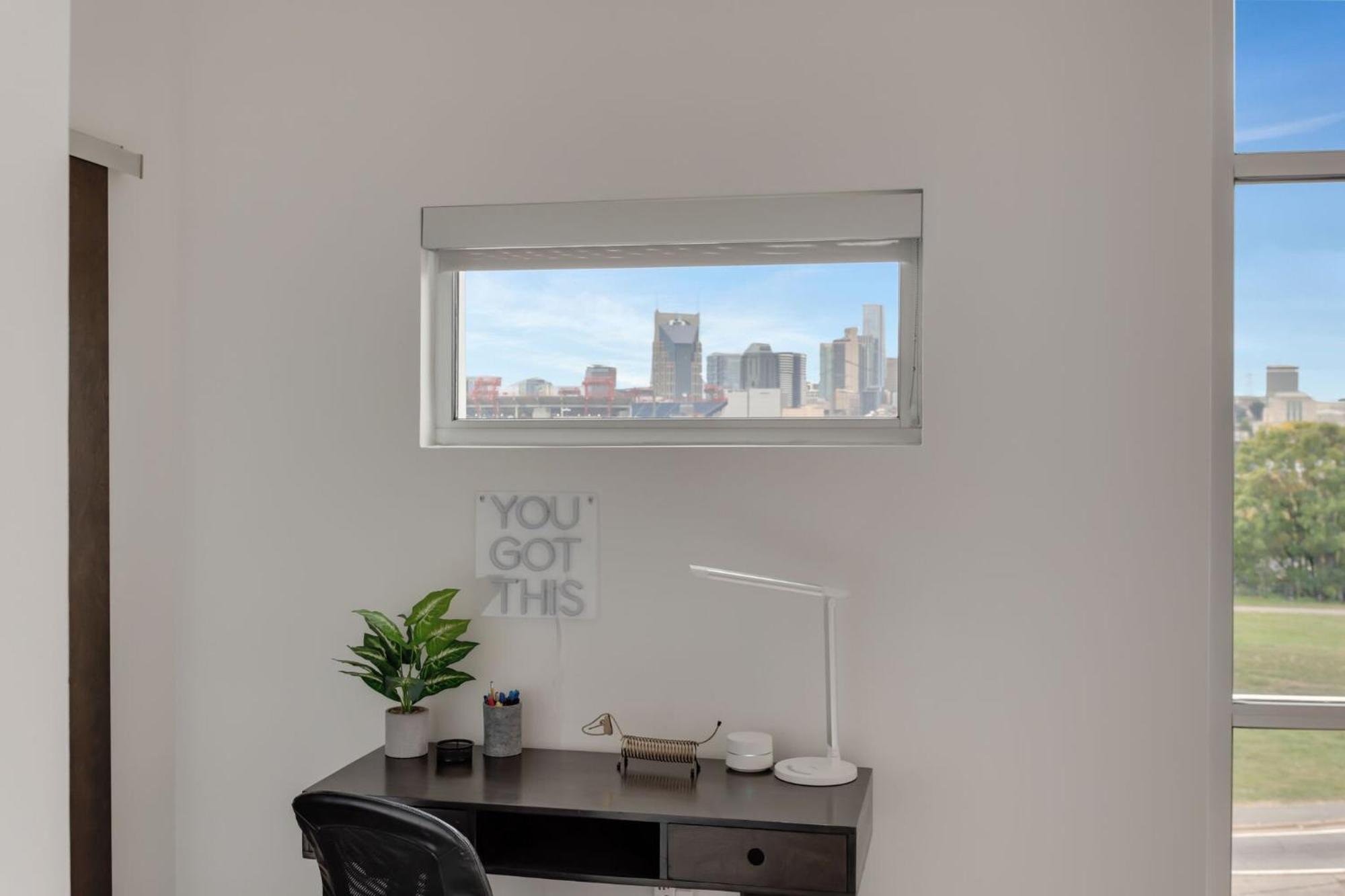 5m302 Skyline Views From Light Filled *