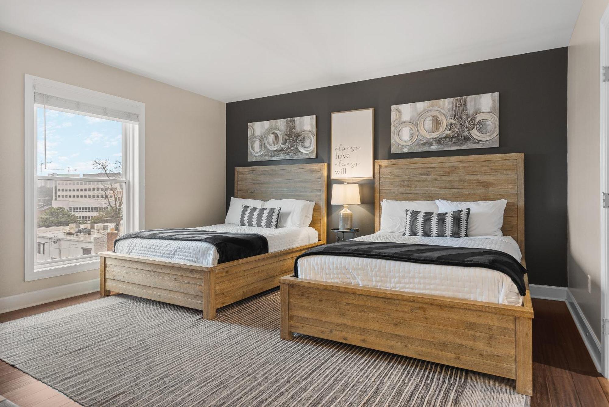 On Famous Music Row - Pool, Parking, Walk To Bars * Nashville