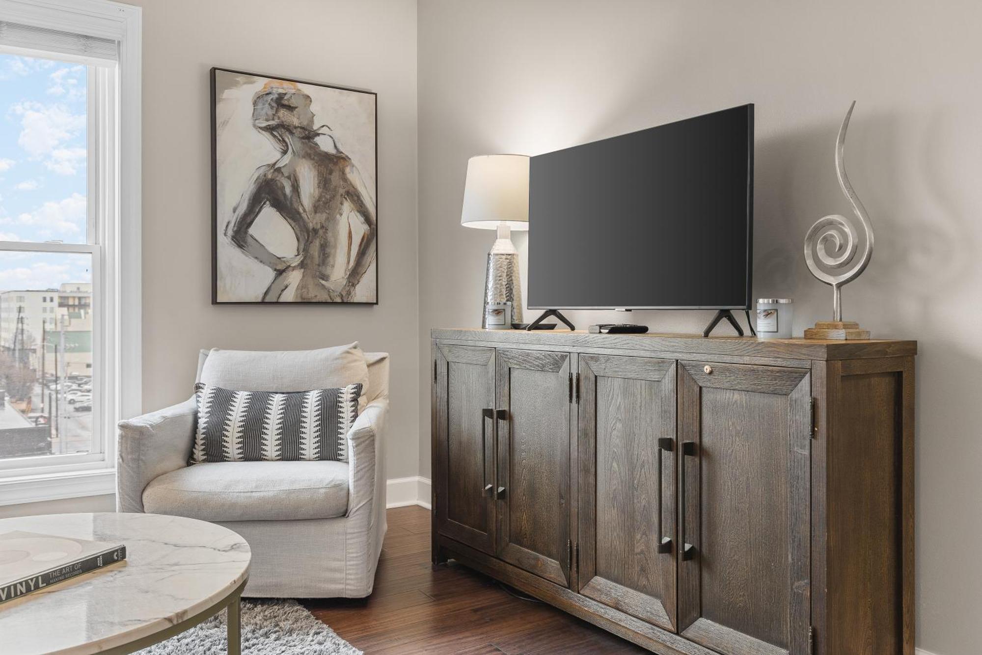 On Famous Music Row - Pool, Parking, Walk To Bars