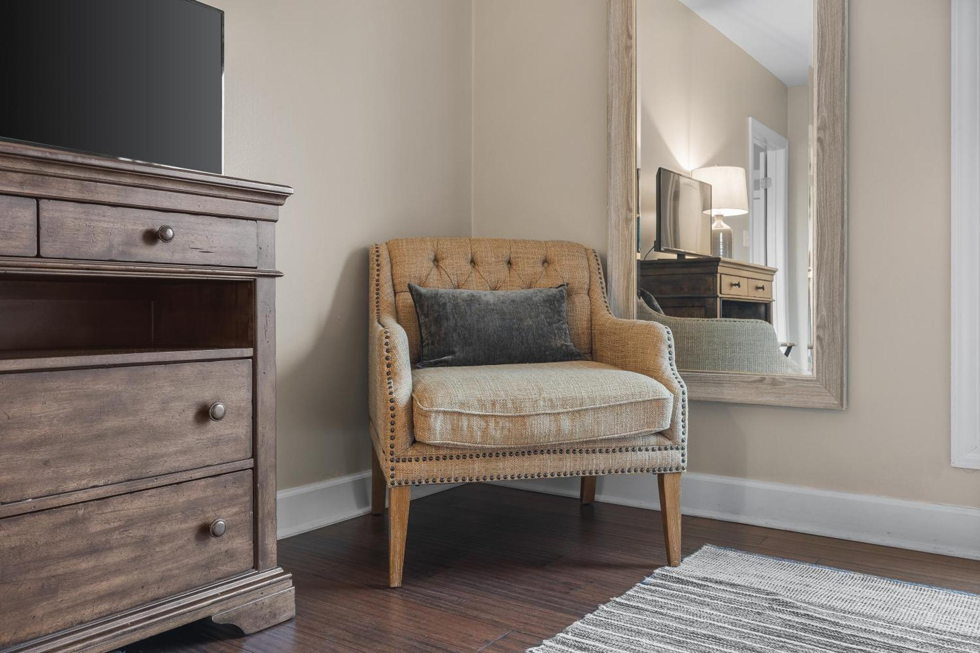 Holiday home On Famous Music Row - Pool, Parking, Walk To Bars Nashville