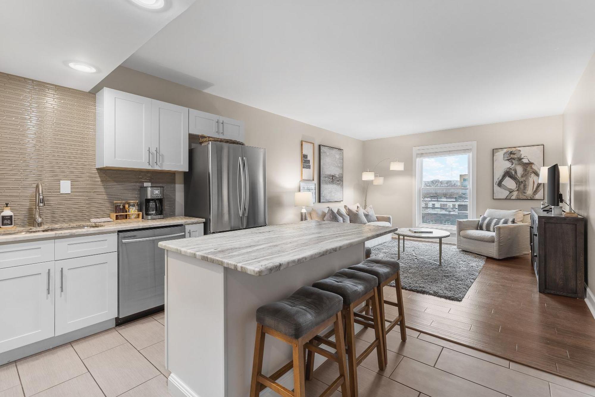 Holiday home On Famous Music Row - Pool, Parking, Walk To Bars