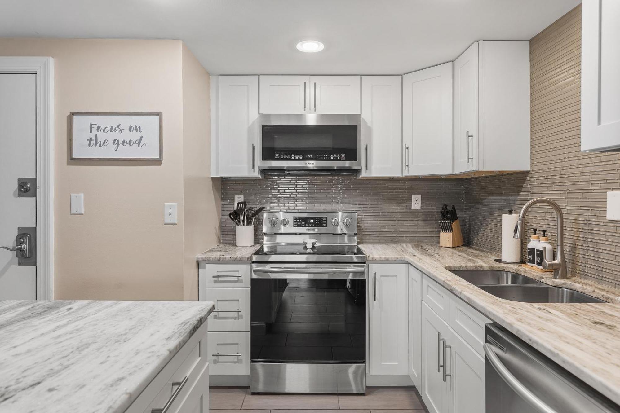 On Famous Music Row - Pool, Parking, Walk To Bars Holiday home Nashville