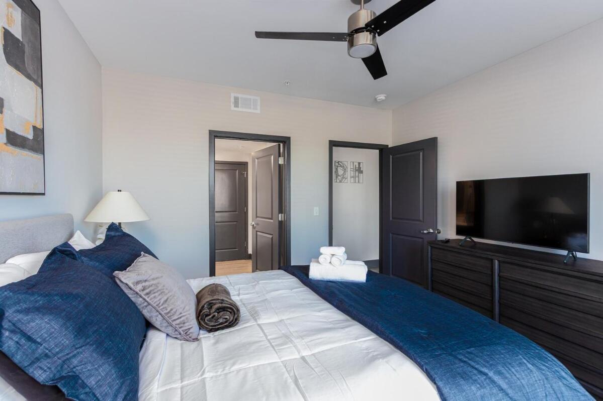 Corporate Chic Walkable And Quiet *