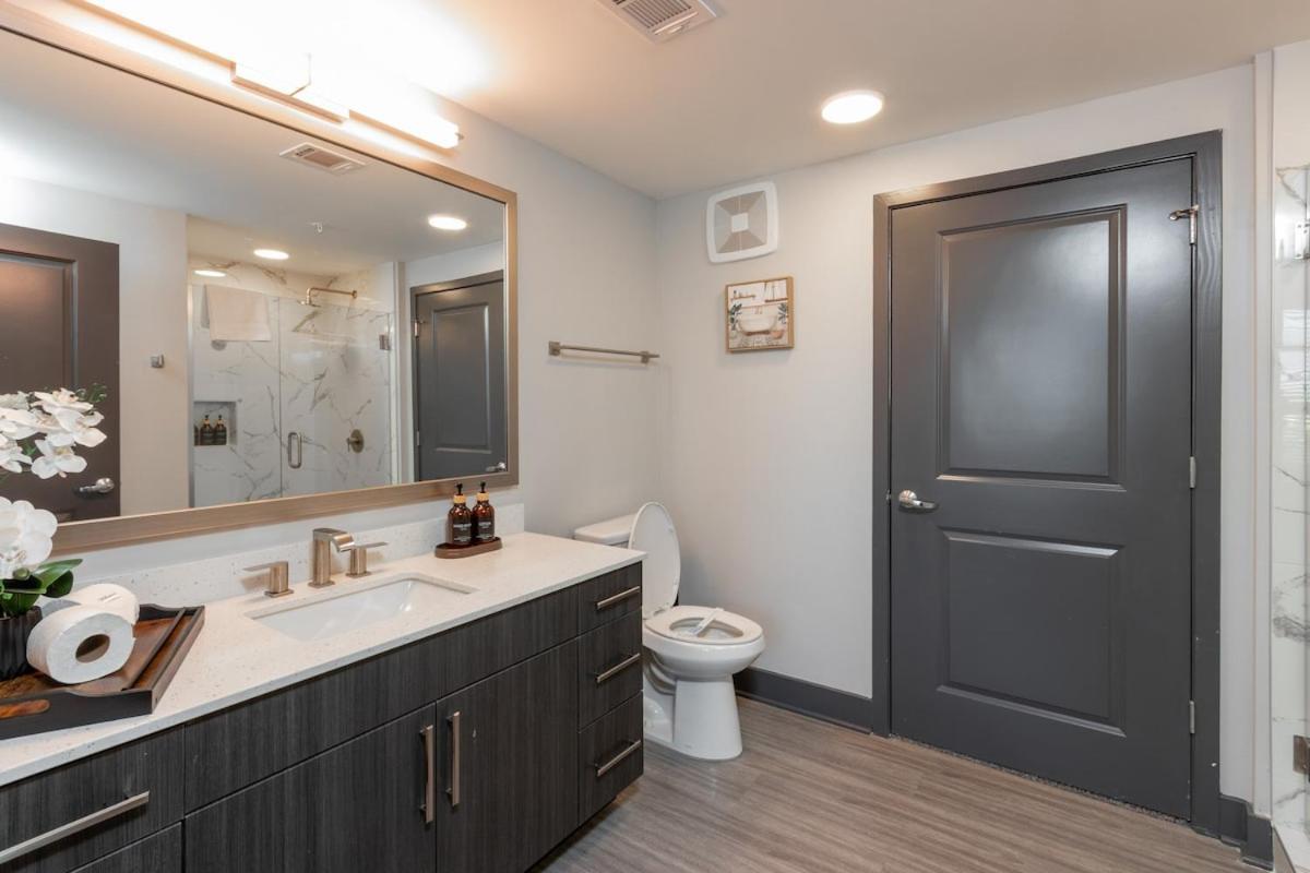 Corporate Chic Walkable And Quiet Apartment