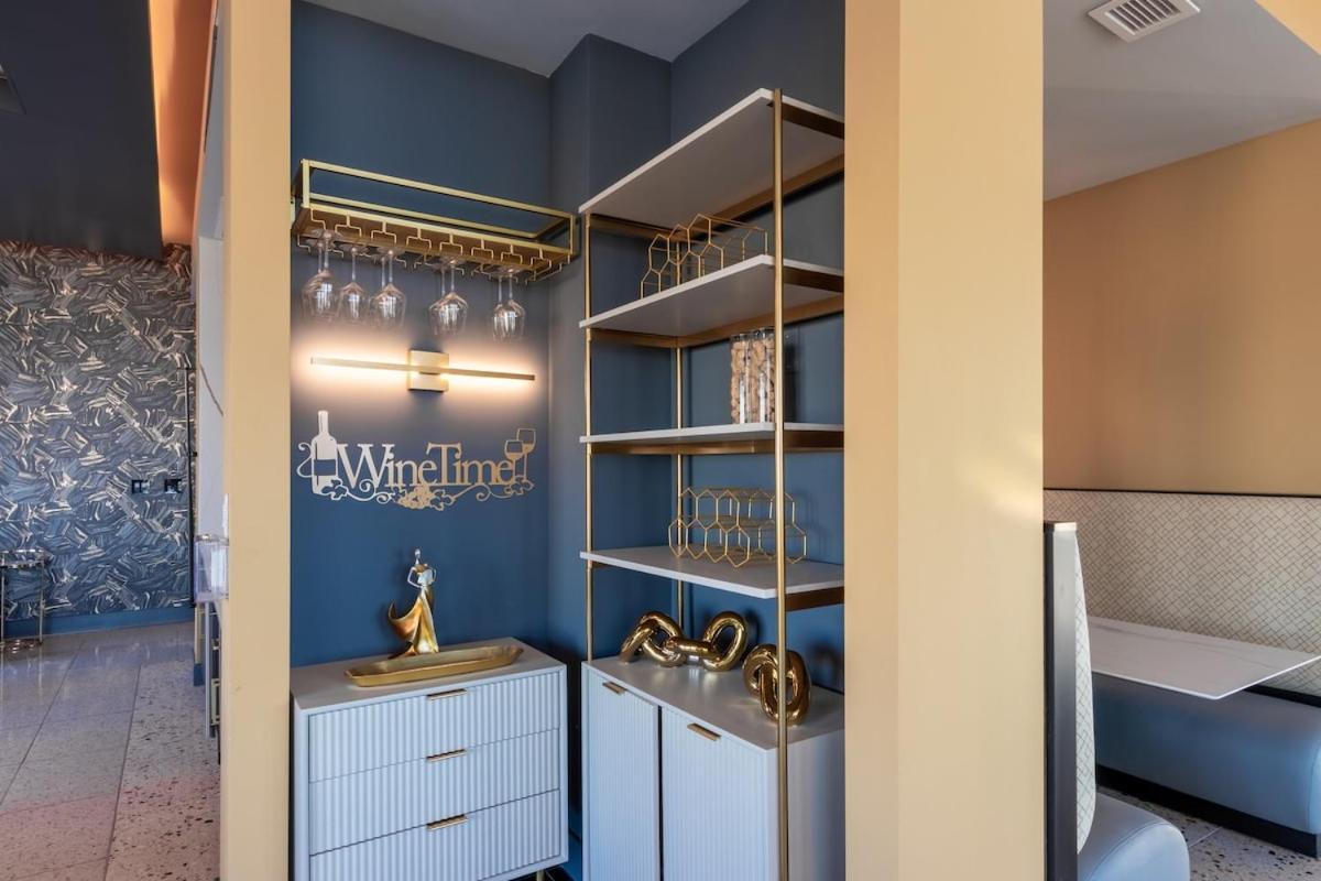 Corporate Chic Walkable And Quiet Apartment