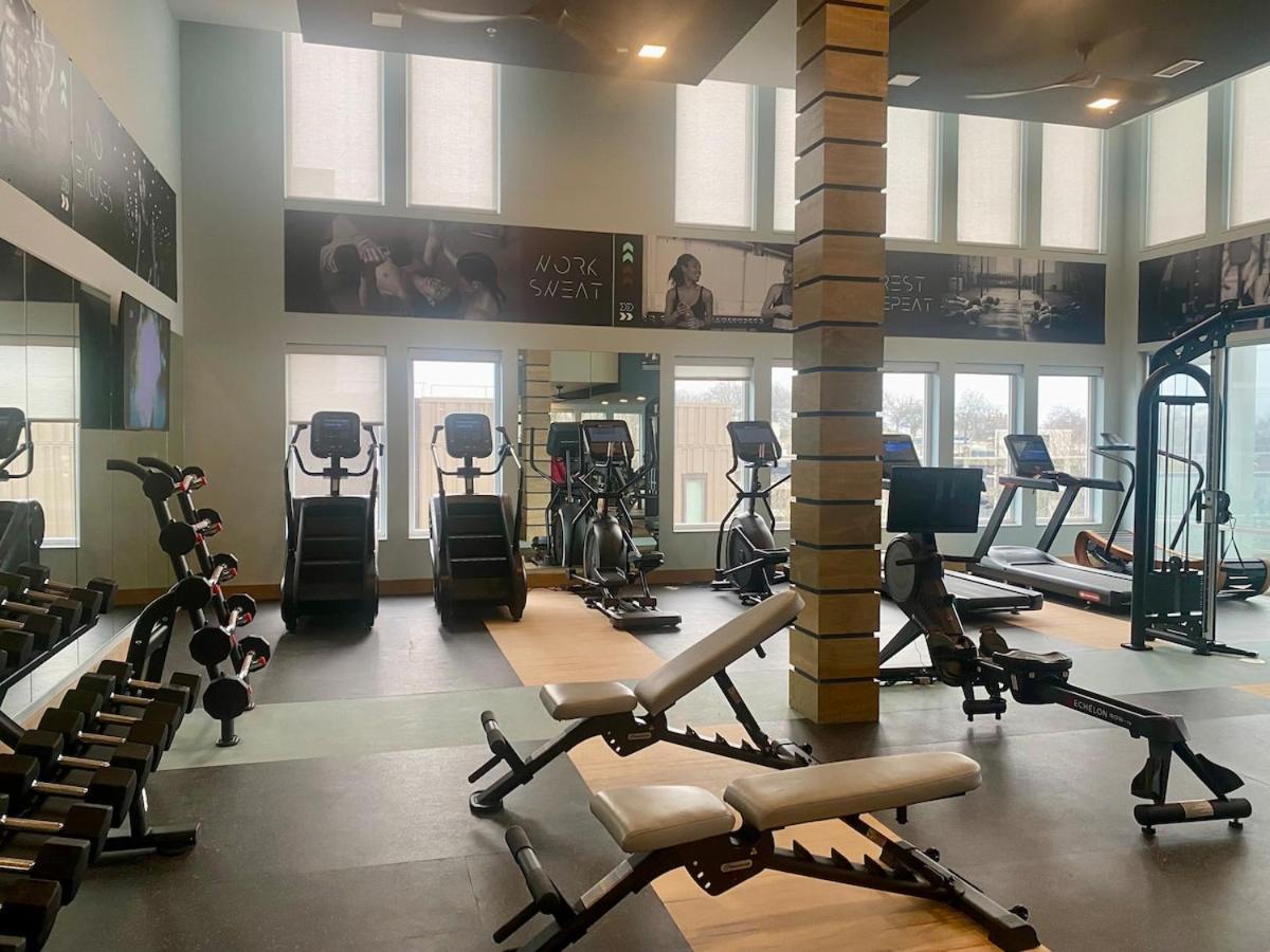 Corporate Chic Walkable And Quiet Apartment *