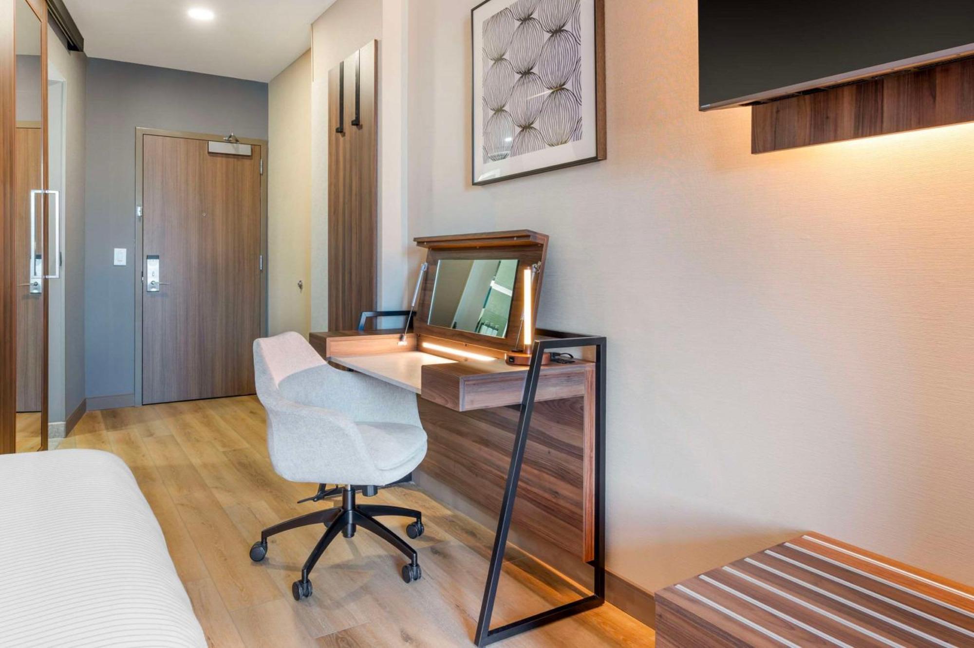 Cambria Midtown 4*