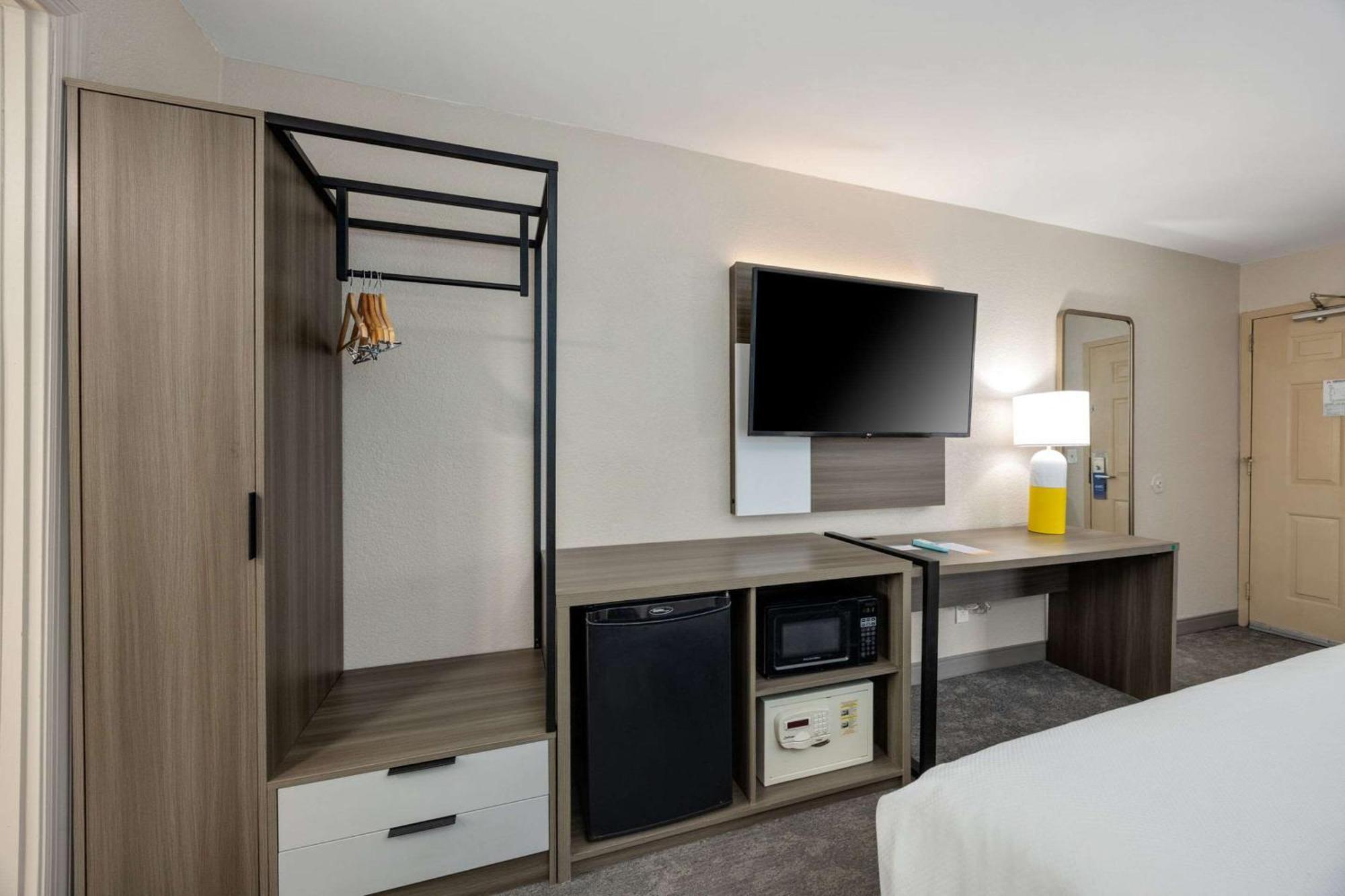 Comfort Downtown - Music Center Inn 3*