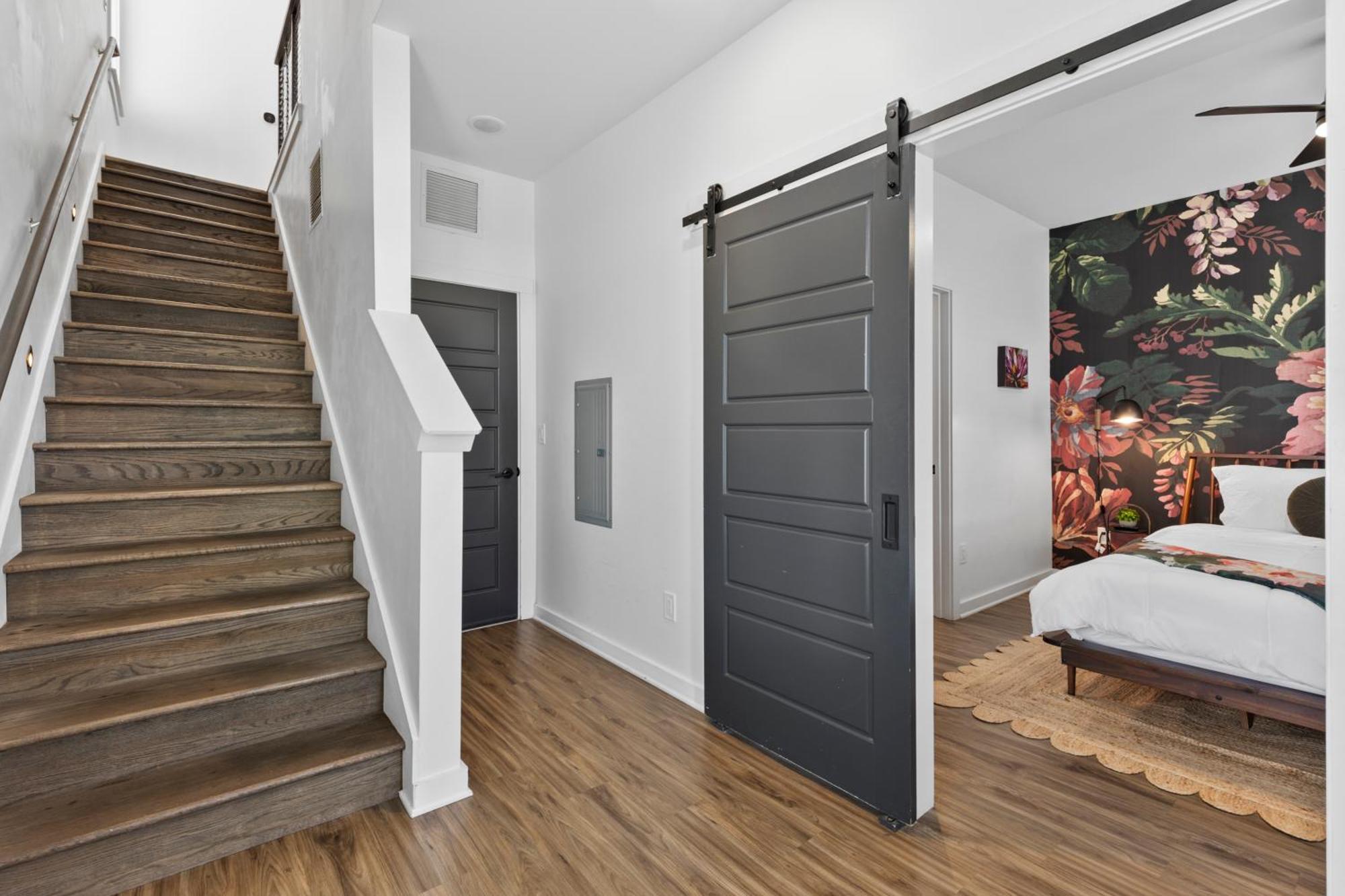 3 Miles To Broadway -garage, Patio, Walk To Shops *