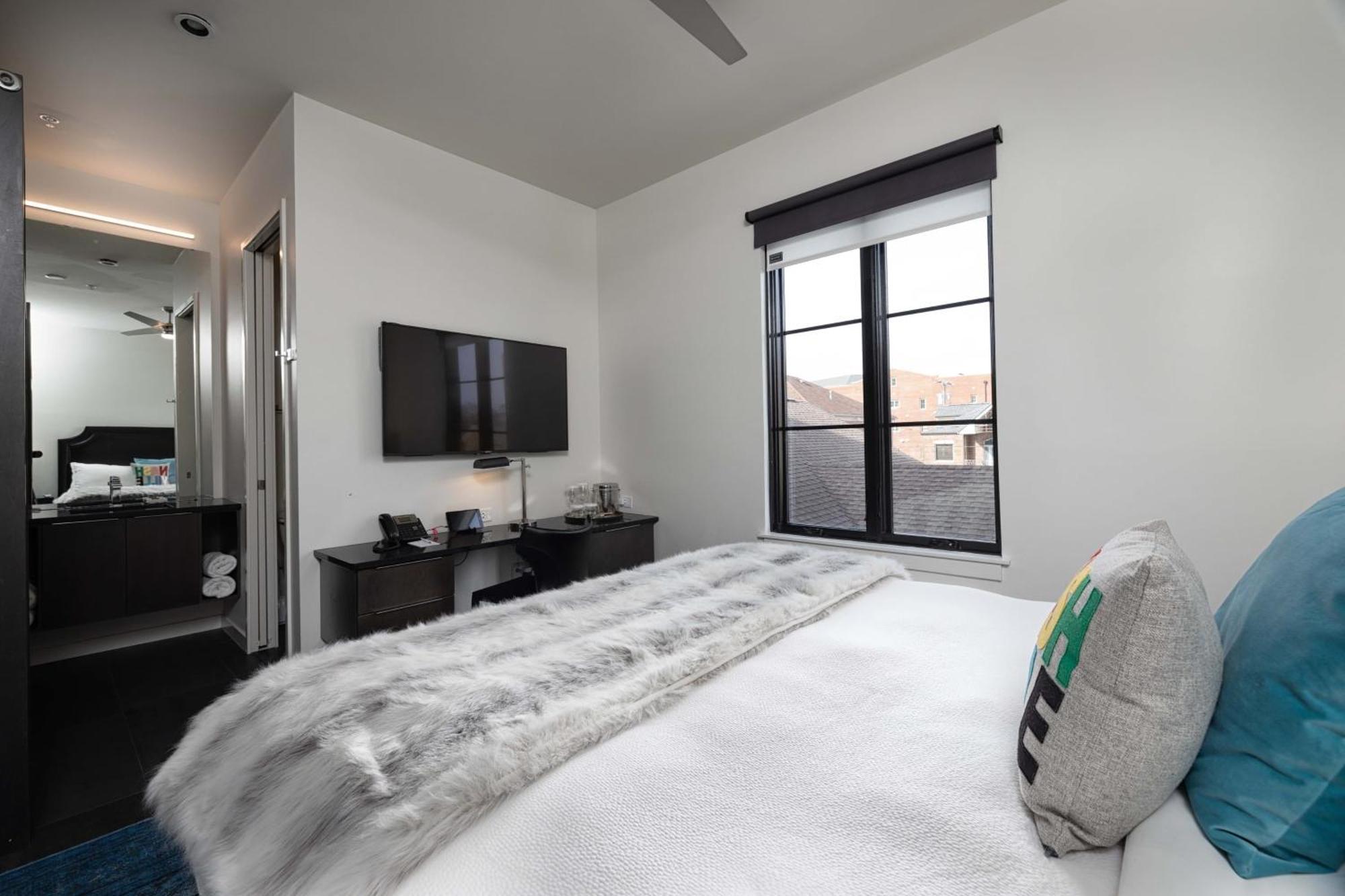 Apartment 121 Floor 2 Buyout By Avantstay Entire Second Floor Buyout Of 121 Sleeps 18 Nashville