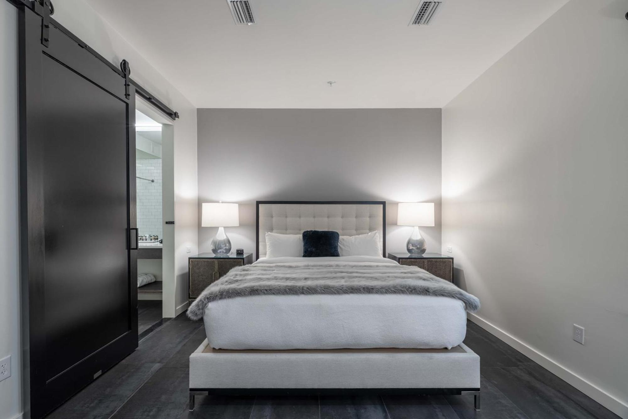 Apartment 121 Floor 2 Buyout By Avantstay Entire Second Floor Buyout Of 121 Sleeps 18 Nashville