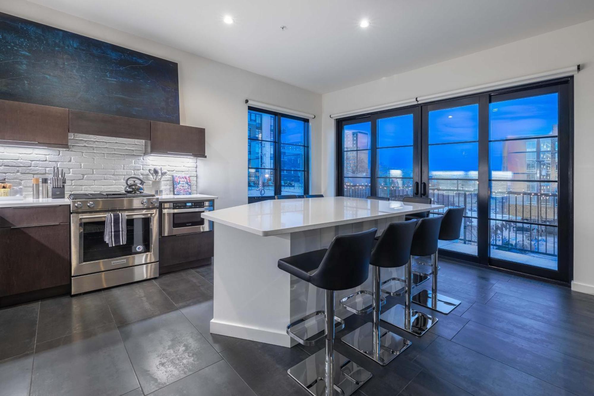 121 Floor 2 Buyout By Avantstay Entire Second Floor Buyout Of 121 Sleeps 18 Nashville