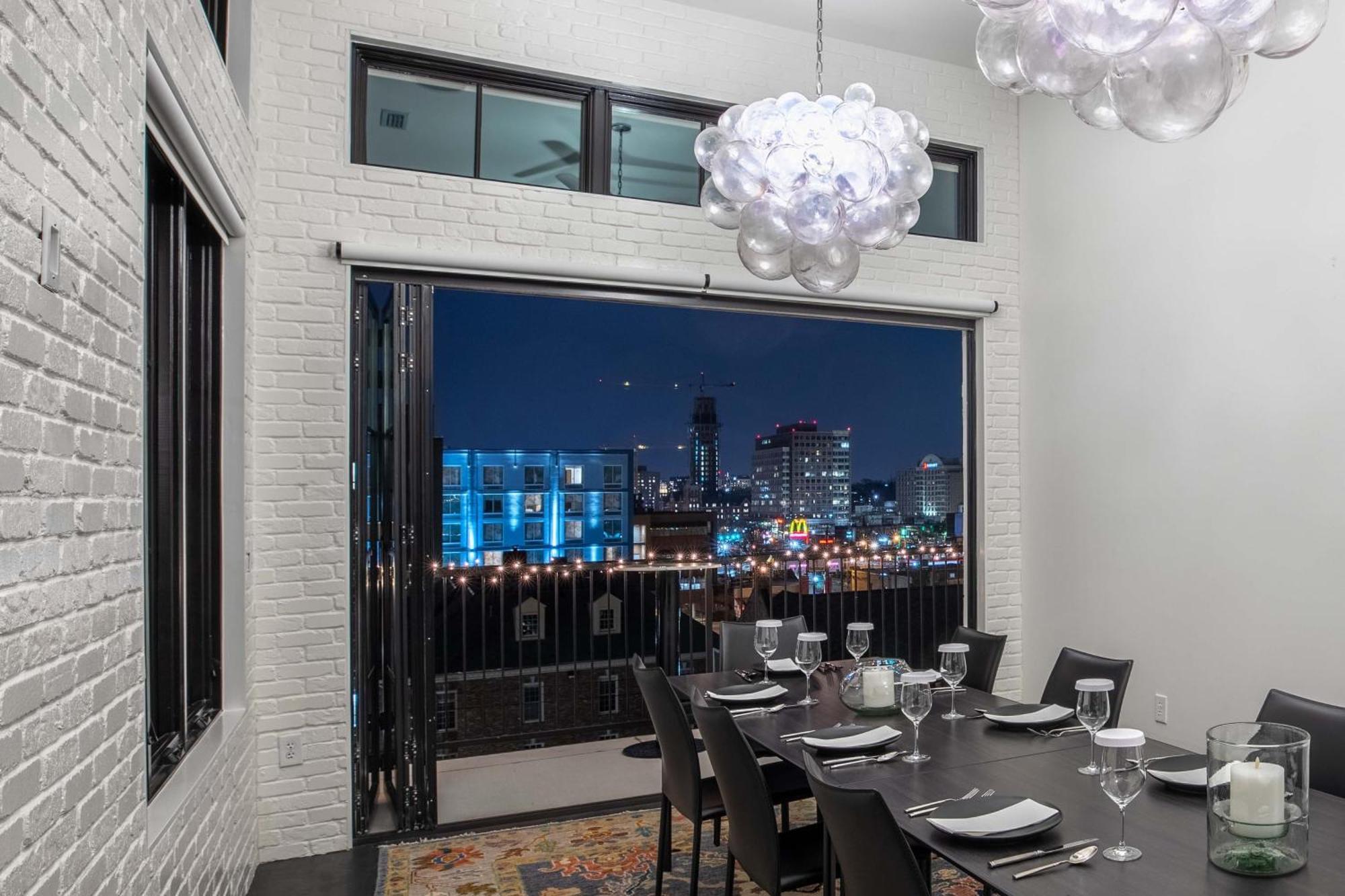 121 Floor 2 Buyout By Avantstay Entire Second Floor Buyout Of 121 Sleeps 18 * Nashville