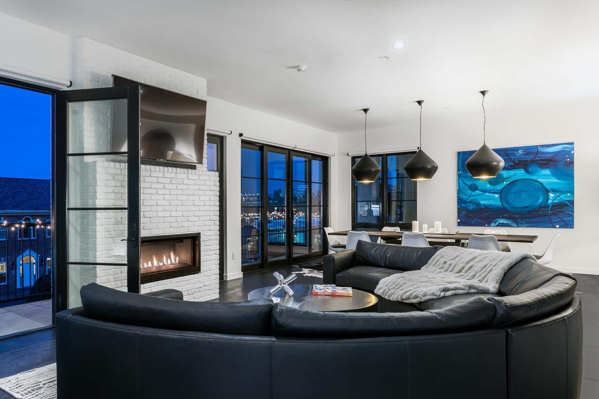 Apartment 121 Floor 2 Buyout By Avantstay Entire Second Floor Buyout Of 121 Sleeps 18 *