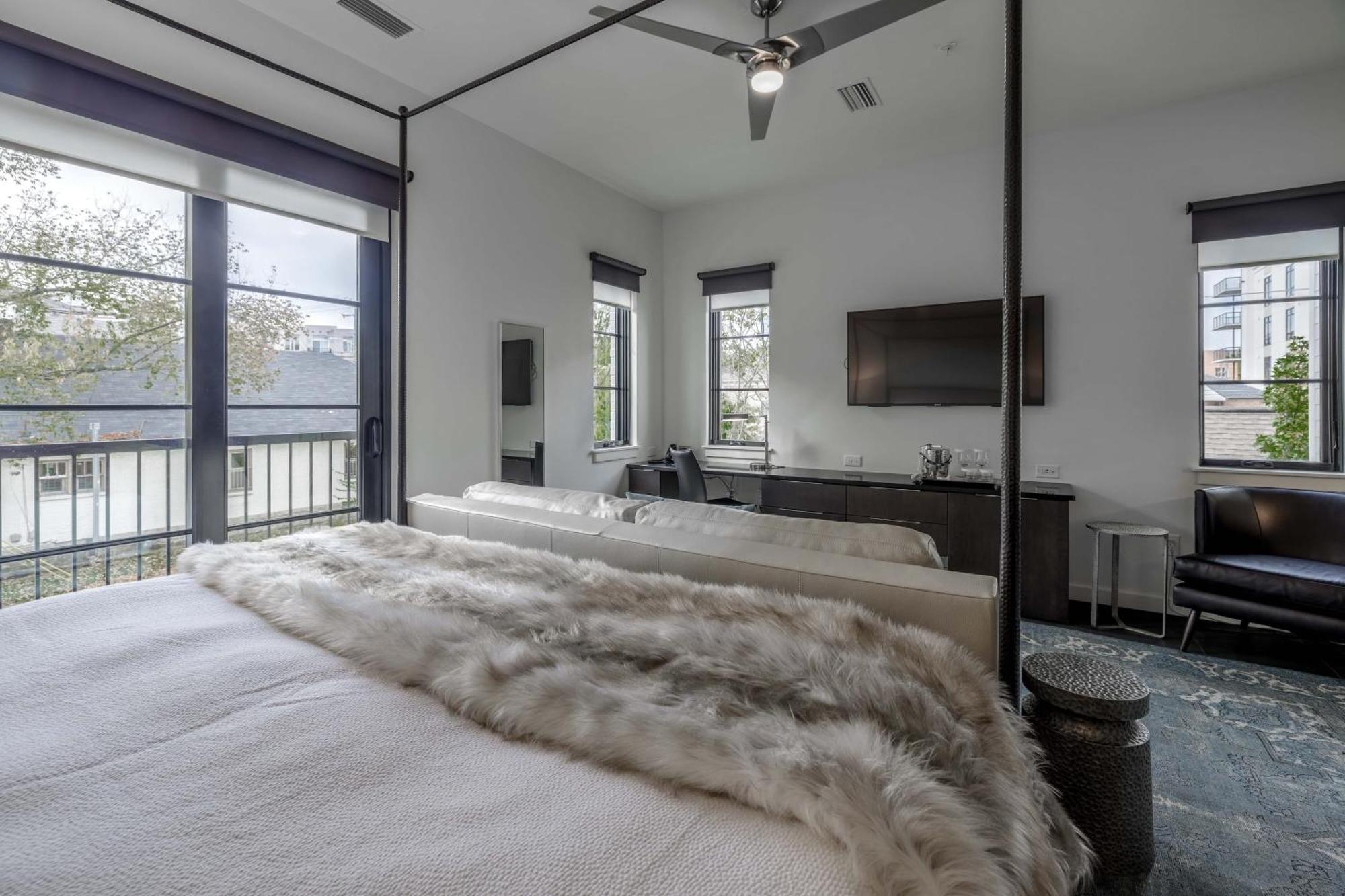 121 Floor 2 Buyout By Avantstay Entire Second Floor Buyout Of 121 Sleeps 18