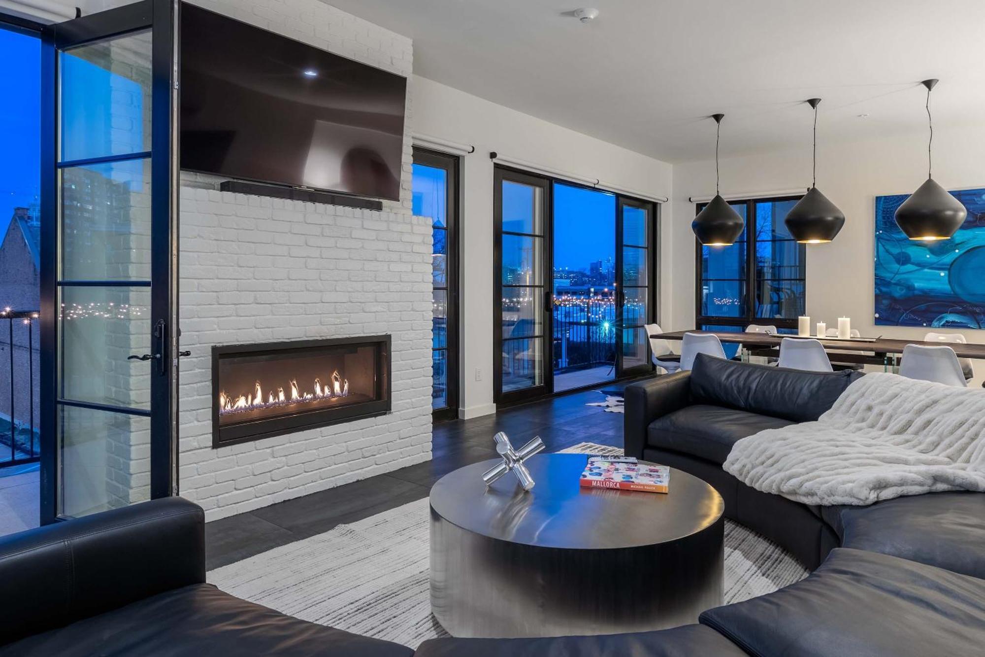 121 Floor 2 Buyout By Avantstay Entire Second Floor Buyout Of 121 Sleeps 18 * Nashville