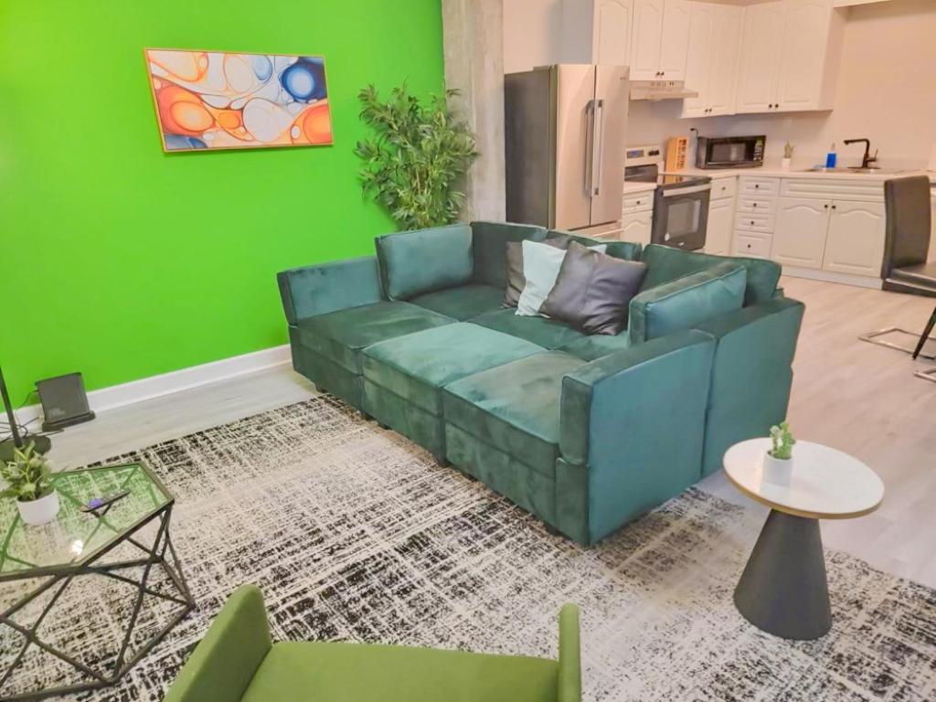 Cozy & 2br With Optional Parking Near Vanderbilt, Gulch & Honky Tonk Highway Apartment *