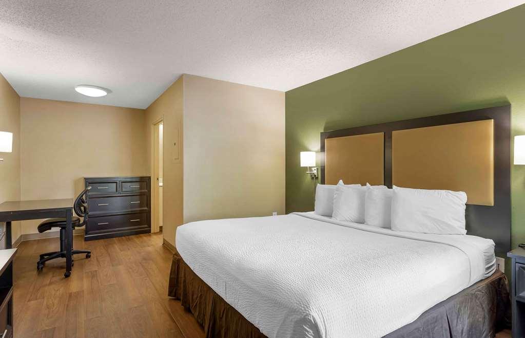 Hotel Extended America - - Airport - Music