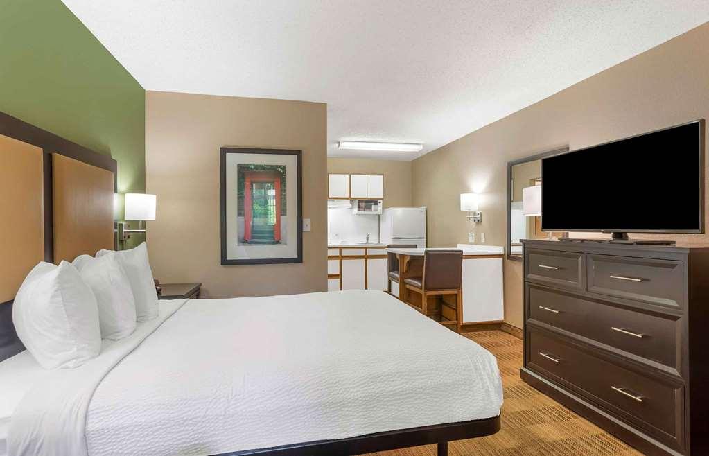 Hotel Extended America - - Airport - Music
