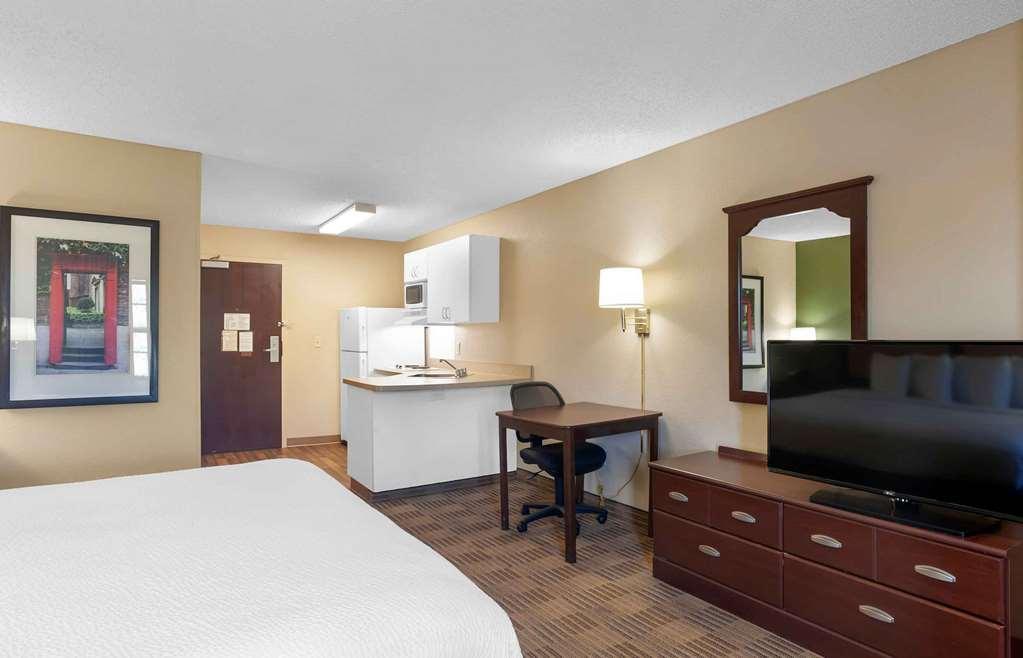 Hotel Extended America - - Airport - Music